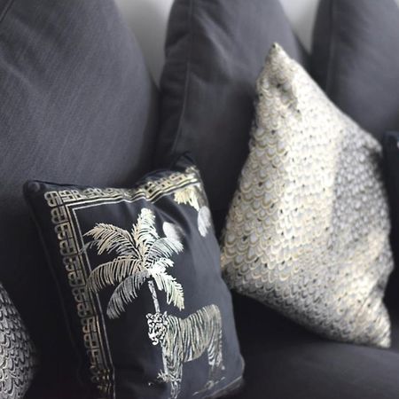 Modern Town Centre Flat - Free Shared Parking, King Size Bed, 5 Minutes Walk To Beach บอร์นมัธ ภายนอก รูปภาพ