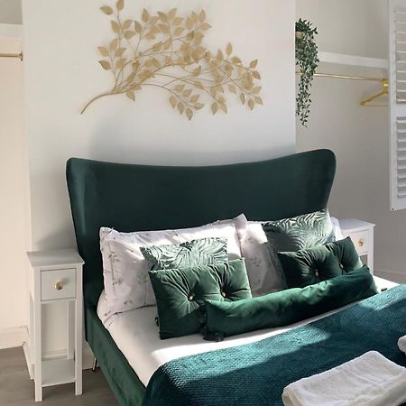 Modern Town Centre Flat - Free Shared Parking, King Size Bed, 5 Minutes Walk To Beach บอร์นมัธ ภายนอก รูปภาพ