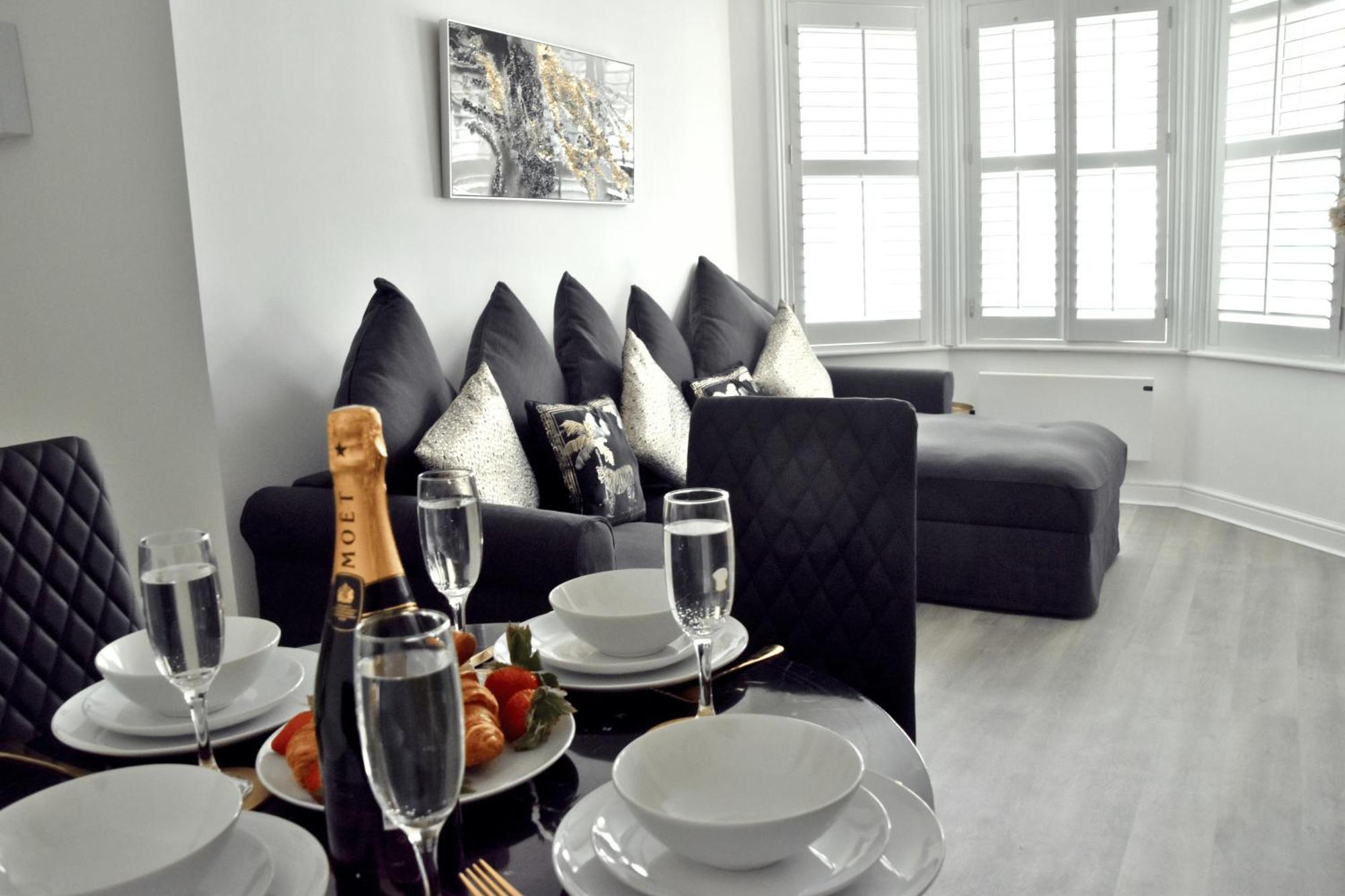 Modern Town Centre Flat - Free Shared Parking, King Size Bed, 5 Minutes Walk To Beach บอร์นมัธ ภายนอก รูปภาพ