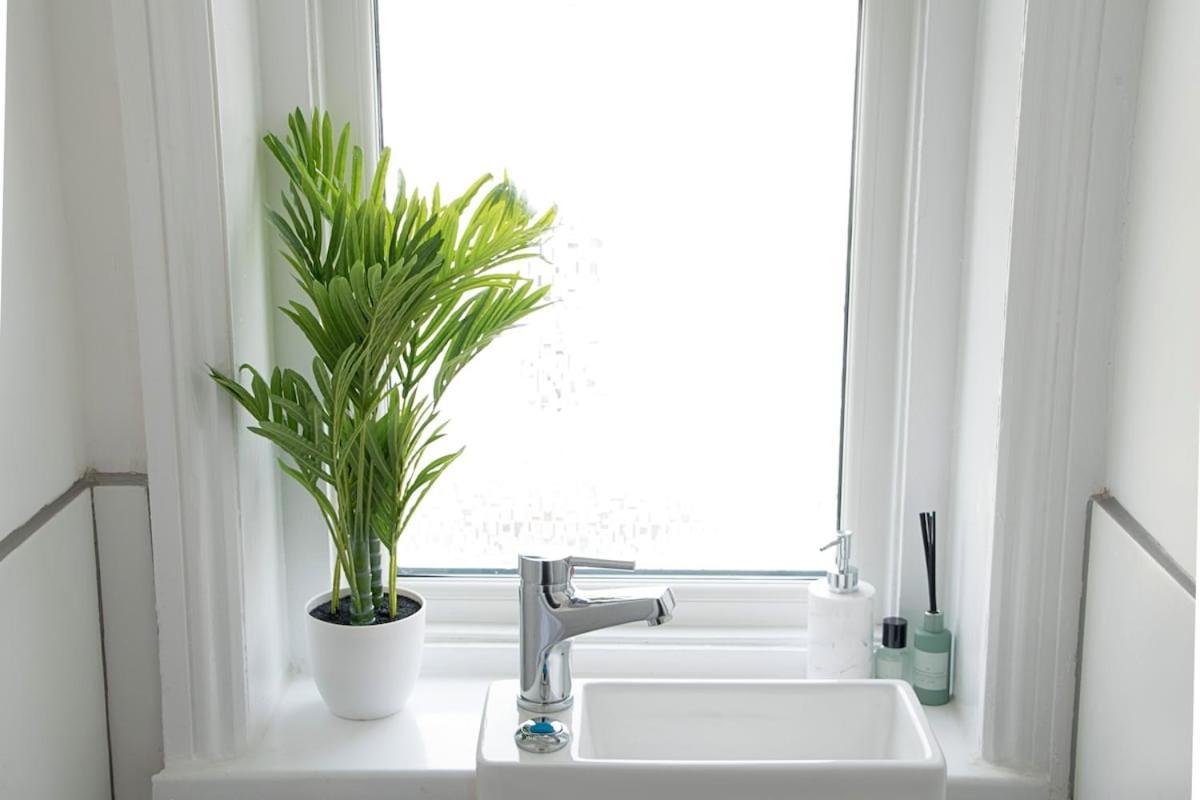 Modern Town Centre Flat - Free Shared Parking, King Size Bed, 5 Minutes Walk To Beach บอร์นมัธ ภายนอก รูปภาพ