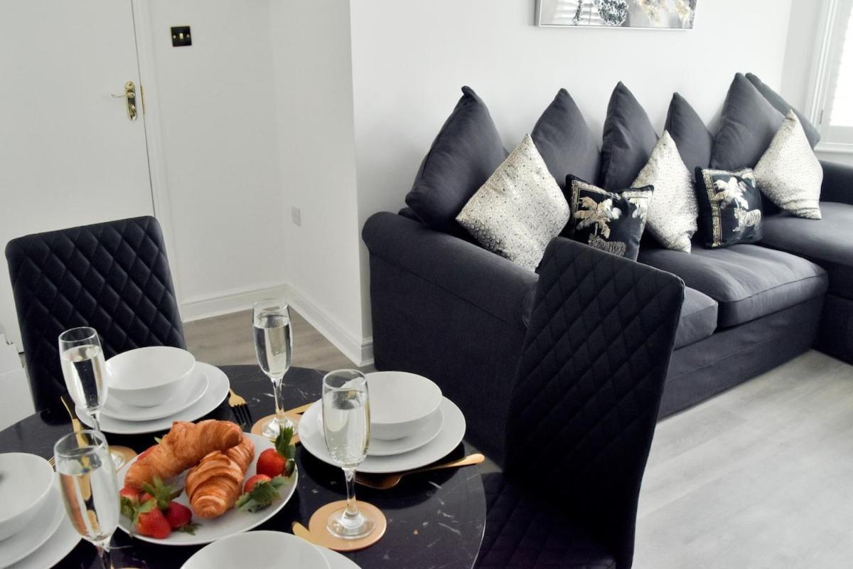 Modern Town Centre Flat - Free Shared Parking, King Size Bed, 5 Minutes Walk To Beach บอร์นมัธ ภายนอก รูปภาพ