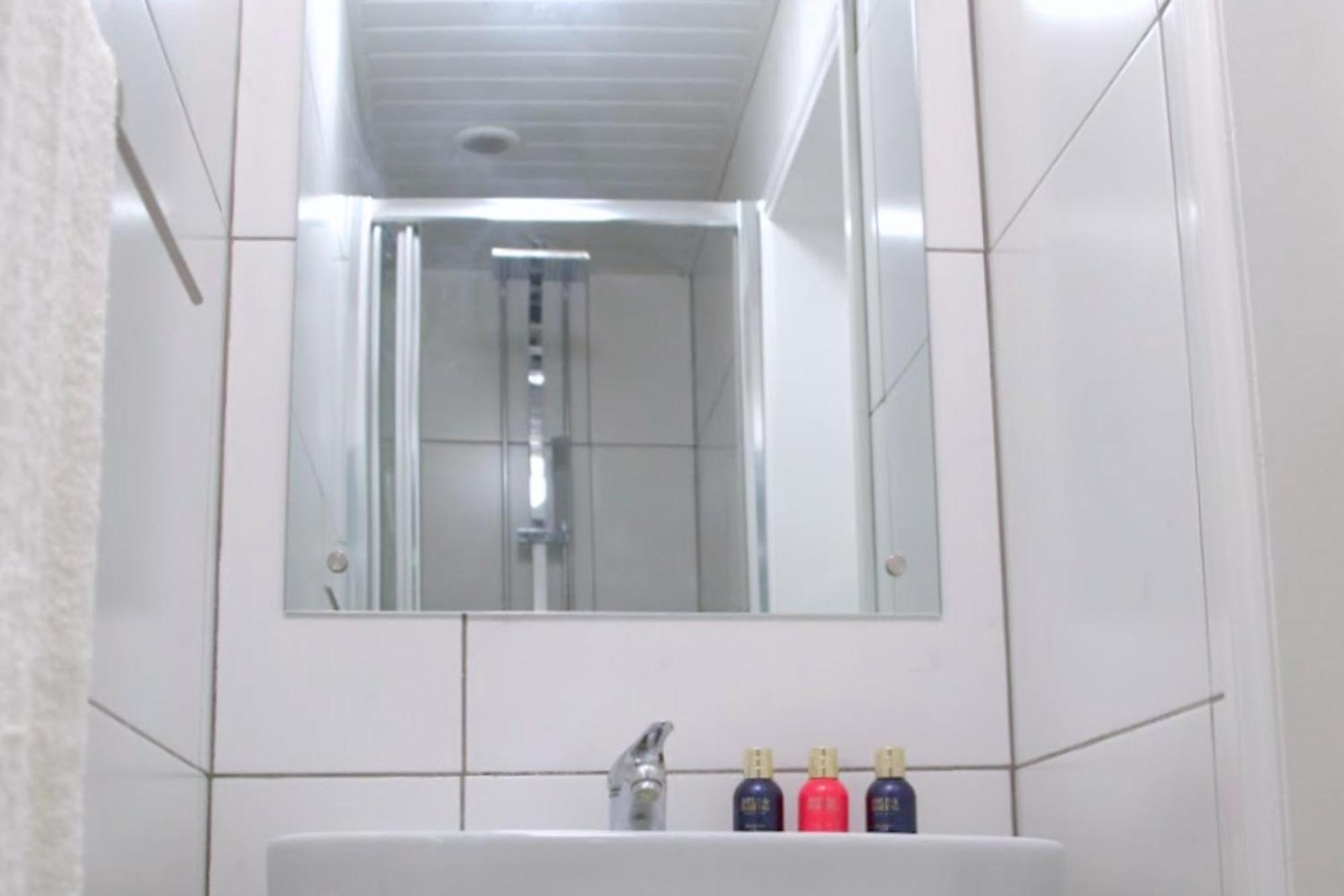 Modern Town Centre Flat - Free Shared Parking, King Size Bed, 5 Minutes Walk To Beach บอร์นมัธ ภายนอก รูปภาพ