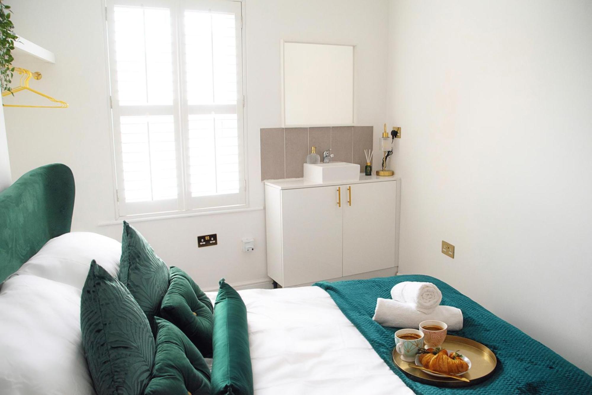 Modern Town Centre Flat - Free Shared Parking, King Size Bed, 5 Minutes Walk To Beach บอร์นมัธ ภายนอก รูปภาพ