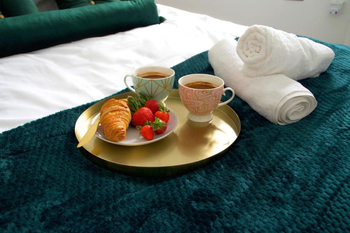 Modern Town Centre Flat - Free Shared Parking, King Size Bed, 5 Minutes Walk To Beach บอร์นมัธ ภายนอก รูปภาพ