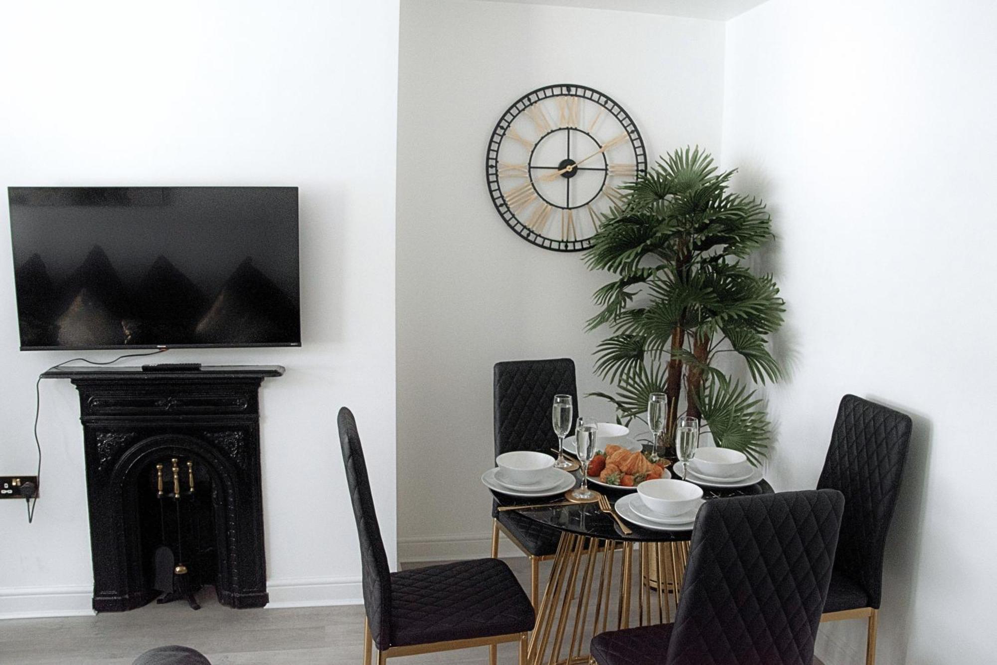 Modern Town Centre Flat - Free Shared Parking, King Size Bed, 5 Minutes Walk To Beach บอร์นมัธ ภายนอก รูปภาพ