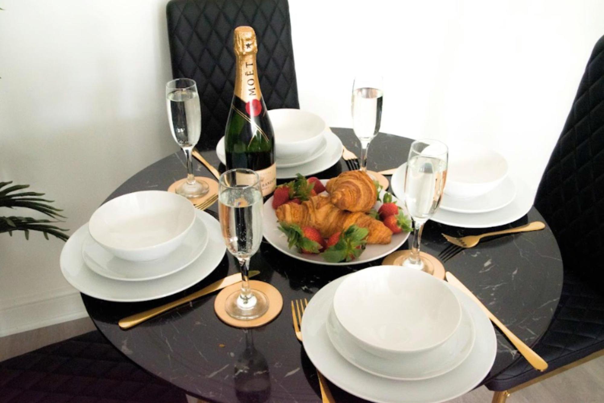 Modern Town Centre Flat - Free Shared Parking, King Size Bed, 5 Minutes Walk To Beach บอร์นมัธ ภายนอก รูปภาพ