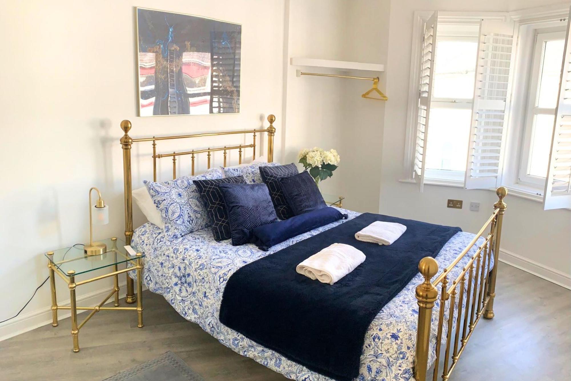 Modern Town Centre Flat - Free Shared Parking, King Size Bed, 5 Minutes Walk To Beach บอร์นมัธ ภายนอก รูปภาพ