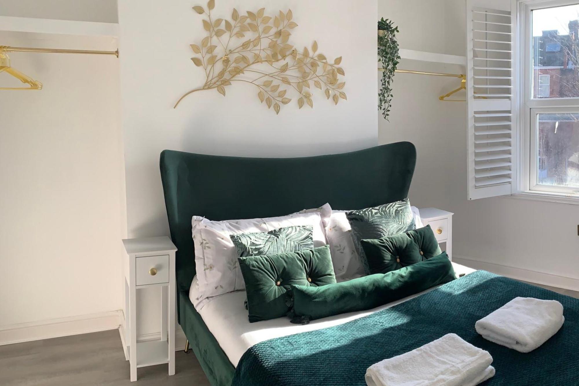 Modern Town Centre Flat - Free Shared Parking, King Size Bed, 5 Minutes Walk To Beach บอร์นมัธ ภายนอก รูปภาพ